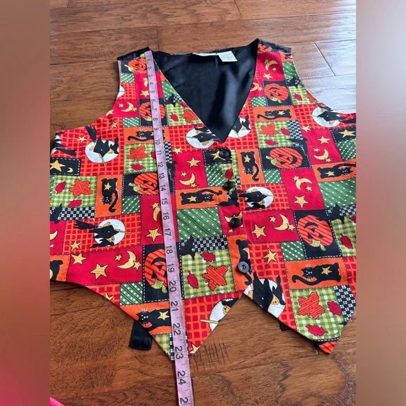 Vintage Halloween Themed Vest - Picture 6 of 6